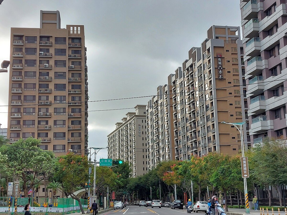 1坪降5萬算多?房價有回檔 專家揭八德市況 八德委託賣屋的案量有稍增多跡象,部分屋主、持有者認為房市可能變差,所以想趁早脫手,多數屋主開價仍位於區域實價登錄行情上緣。圖/好房網News記者林和謙/攝