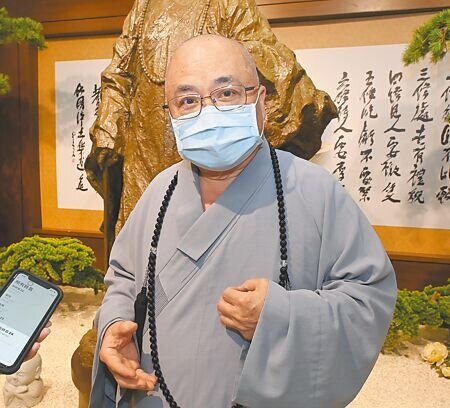 法鼓山果東法師6日南下佛光山悼念星雲大師。(林瑞益攝)