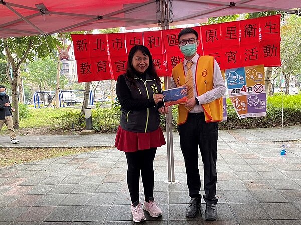 陳慧書里長感謝永慶房屋贊助活動帳篷,讓今年元宵節更加圓滿溫馨。圖/永慶房產集團提供