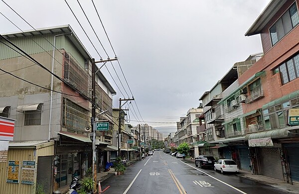 驚人投報率!宜蘭夫妻偶然在桃園買房、出租 專家曝4議價好機會 宜蘭一對夫妻到桃園拜訪親友,偶然看到中壢的一棟透天厝要賣,結果屋主因急需現金,所以用較低價格出售,這對宜蘭夫妻買下後出租,投報率不錯。圖/google map