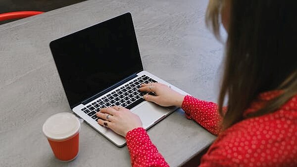 有科技業員工網上發文,擔憂分紅差繳不起房貸。(示意圖/取自pexels)