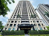 量縮價難漲　豪宅交易一年少3成！大降價「關鍵時間」曝光