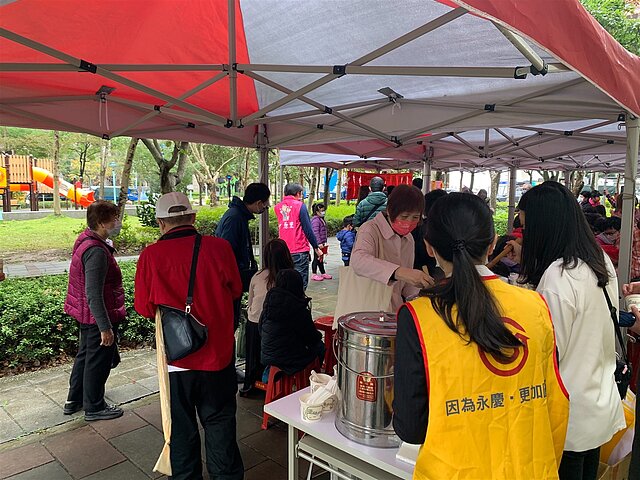 元宵節於上周末登場，許多鄰里攜手永慶房屋與里民慶元宵，共度團聚的溫馨時光。