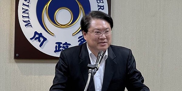 內政部長林右昌10日視察營建署,宣布下周提出完整住宅政策,協助民眾租得起、住得起、買得起。圖/彭媁琳