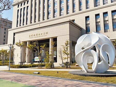 桃園市某社區一對母女檔,控樓上鄰居地板太薄、做蔥肉餅很吵,一狀告上法院且各求償20萬元,桃園地院駁回判母女敗訴。(蔡依珍攝)