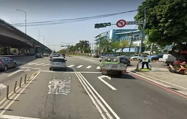 環中、五權西路口將再設人行警察立牌站崗。圖/警方提供