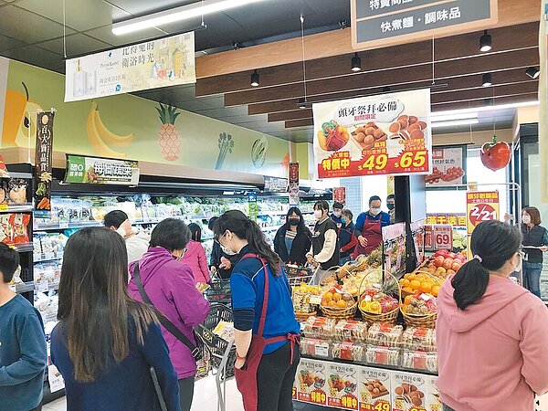 全聯茄萣民族店11日開幕，吸引民眾湧入消費。（高市經發局提供／柯宗緯高雄傳真）