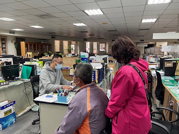東勢區公所假日受理災損現金救助申請。圖／台中市府提供