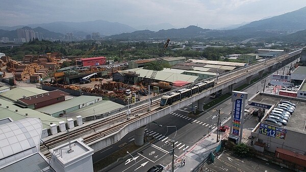 安坑輕軌空拍照。圖／新北市政府提供