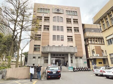 竹聯幫仁堂旭仁會王姓幫眾等8人覬覦某建設公司近2億元的土地開發案,去年9月間擄走周姓建設公司負責人,威脅對方承認不存在的債權,新北地檢署昨依加重強盜等罪起訴。(蔡雯如攝)