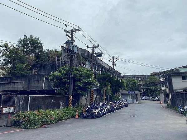 土城捷運永寧站3號出口南側的工業區,將轉型為特定專用區。圖/新北市政府提供