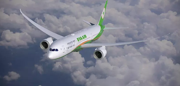 長榮航空昨天上午一班從曼谷飛往阿姆斯特丹的班機，在曼谷起飛約莫一個多小時左右，驚傳機艙前方玻璃破裂。圖為長榮班機示意圖，與新聞無關。圖／長榮航空提供