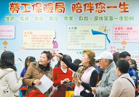 
根據勞保局統計指出，去年全年勞保收不抵支達386億餘元，較2021年的288億元擴大，破產年限恐較預估的2028年提前。（本報資料照片）
