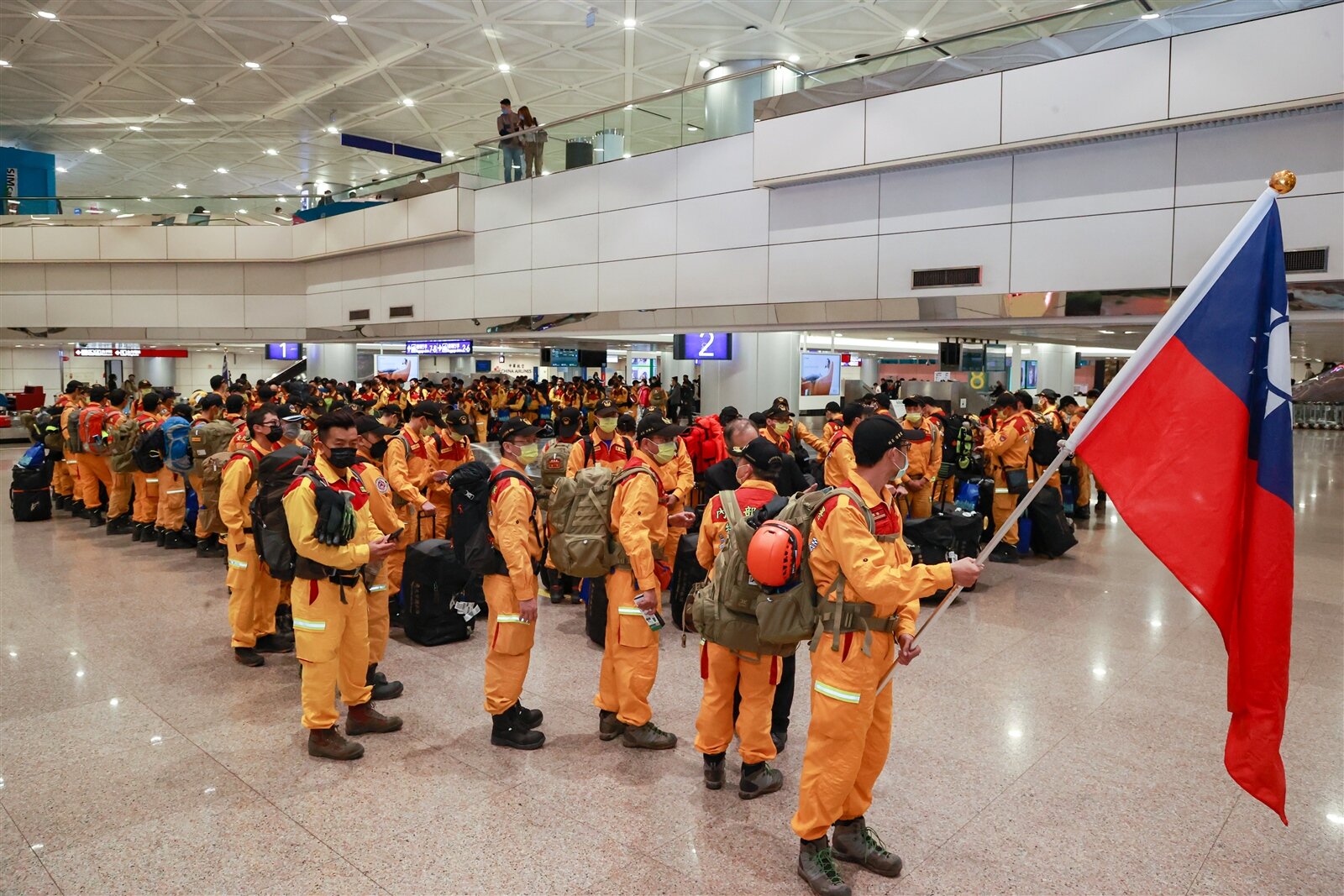 我國特搜隊130人、5搜救犬前往土耳其震災救援,今日返台。記者黃仲明/攝影