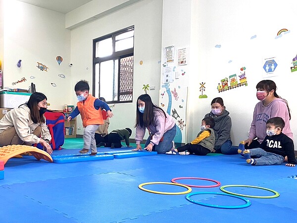 北屯區托育資源中心肢體課程。圖/台中市府提供