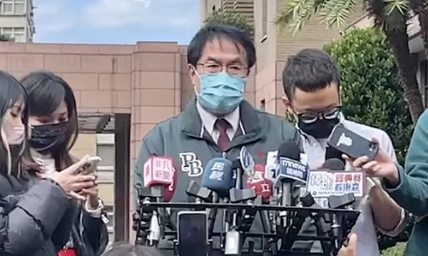 台南市長黃偉哲今3度北上參加行政院會。圖/台南市政府提供