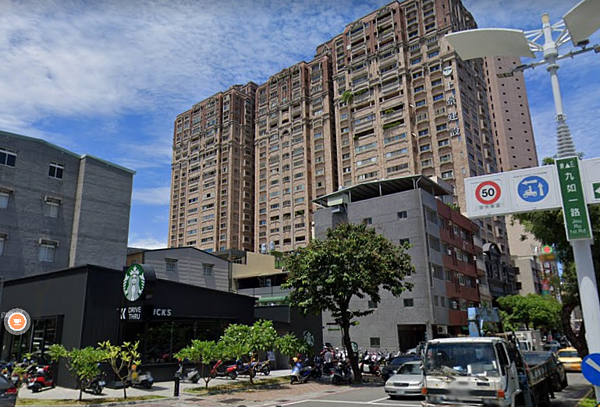 屋主開價高於行情!40歲公務員「梭哈身家」買高雄老屋…網激辯:多想一下 高雄三民區靠科工館一帶街景。圖/翻攝自Google maps