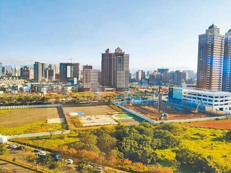 桃園市主計處統計,去年1至11月,全國各縣市品質狀況,六都中桃園空氣良好日占比7成,是六都第一。(賴佑維攝)