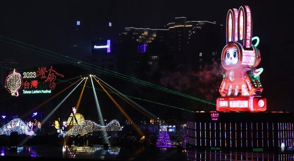 明天為「2023台灣燈會」展期最後一天，交通部觀光局將邀請國、內外知名團體輪番演出。聯合報系資料照片