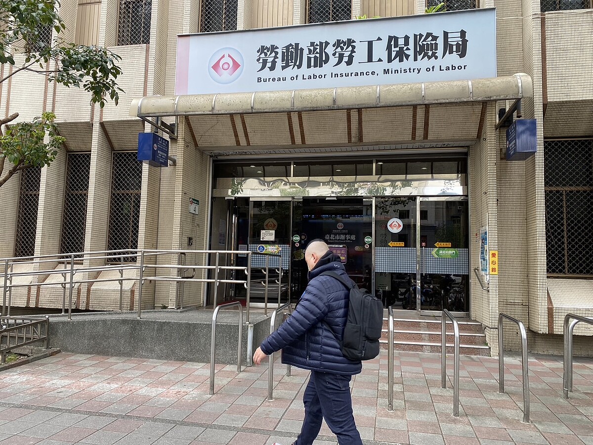 勞保基金將於2028年用罄,全國金融業工會聯合總會今呼籲蔡政府應立刻召集「勞保改革國是會議」,提出「勞工保險條例」修正草案,具體推進勞保財務改革。記者葉冠妤/攝影