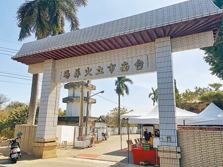 
台南市南區第一火化場閒置12年，由於第二火化場火化量能不敷使用，台南市政府斥資2.8億元改建第一火化場，預計2025年完工。（曹婷婷攝）
