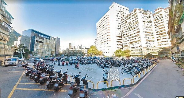 三峽恩主公醫院預計在一旁停車場興建急重症大樓,擴充地方醫療量能。(新北市城鄉局提供/葉德正新北傳真)