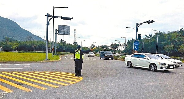 花蓮警方將在228連假期間,依蘇花改中仁及仁水隧道智慧型科技監控設備,掌握自蘇花路廊進出縣境車流。(花蓮縣警局提供/羅亦晽花蓮傳真)