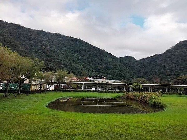 民眾買房的地點若靠山邊、山區，像是宜蘭靠山、易發生土石流區域，在臨山邊邊坡未加強鞏固之前，且靠近發生過土石流崩塌區域周邊的房子，房價可能會先打8折以下。圖／好房網News記者林和謙／攝
