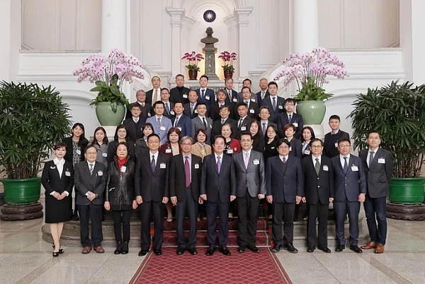 副總統賴清德今天接見「第23屆國家建築金獎」暨「111年台灣誠信品牌」得獎單位代表。圖/總統府提供