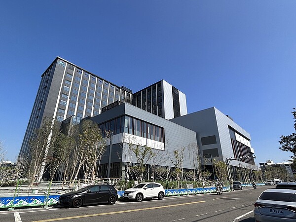 南山台南廣場取得使用執照,預計今年開幕營運。圖/台南市經發局提供