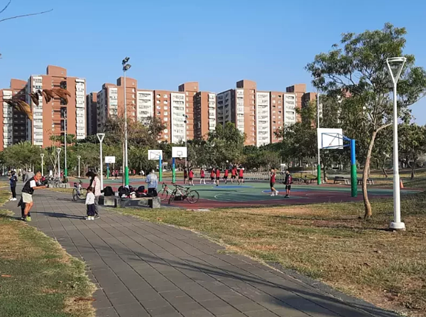 「勵志新城」是岡山市中心最具指標性的大樓社區 圖／東森房屋提供