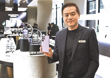 
台灣三星電子行動通訊事業部總經理陳蒙表示，三星樂觀看待Galaxy S23旗艦系列後續銷售動能，目標是較前代成長20%。（陳俊吉攝）
