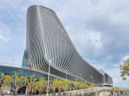 
高雄港旅運中心預計於3月6、9日分別迎來「七海探索者號」及「諾蒂卡號」，並於2天的中午12點至下午4點開放3樓旅運中心觀景平台。（本報資料照片）

