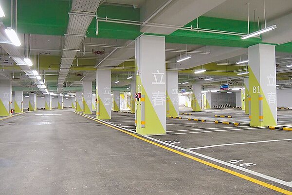 新北市新店綠湖公園地下停車場已經完工，最快3月底啟用。（新北市交通局提供／新北報導）