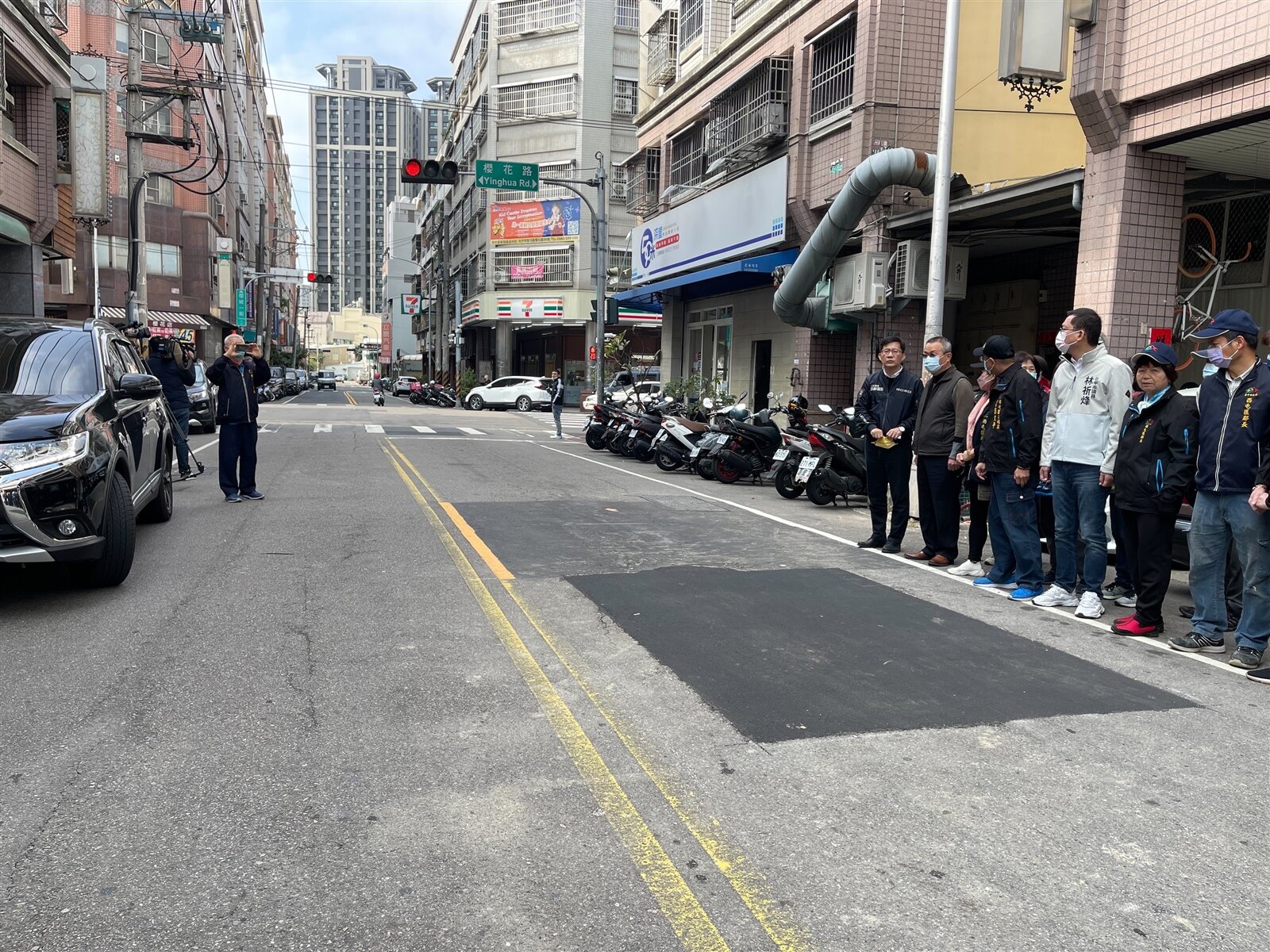 台中西屯逢福里年節前自來水頻「爆管」,修繕後仍水壓不穩,上千民眾逾月夜間水量少、甚至無水可用。記者劉柏均/攝影