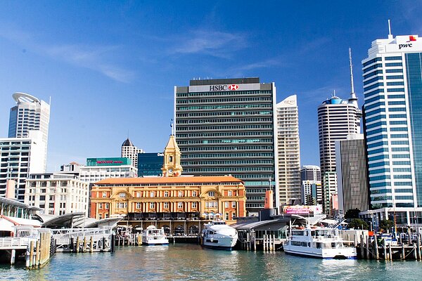 紐西蘭央行22日調高基準利率2碼(0.5個百分點)至4.75%,為逾14年高點,符合市場預期,並表示通膨率還是太高,預料將繼續進一步緊縮貨幣政策。圖/維基百科