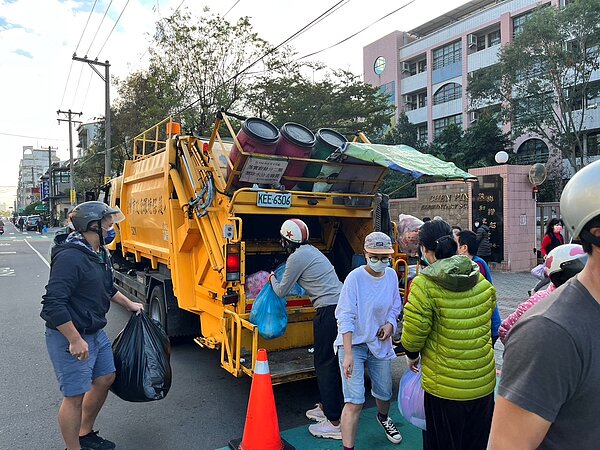 2月28日和平紀念日,台中採「日間定時定點」收運垃圾。圖/台中市政府提供