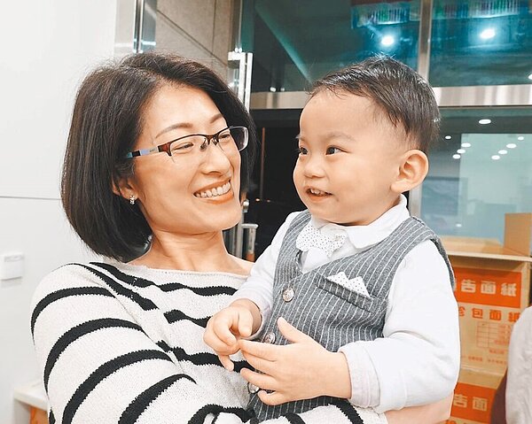 台中市議員邱愛珊建議市府編列預算補助「凍卵」相關費用。(邱愛珊提供/張亦惠台中傳真)