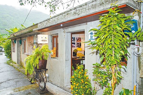 宜蘭縣府推動老屋活化,去年8月首波媒合的蘇澳「阿里史嬸婆家」,由在地青年創業家「美得冒泡BEAUTIFOOL多棲實驗合作空間」進駐營運。(宜蘭縣政府提供/吳佩蓉宜蘭傳真)