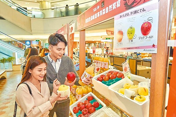 看好青森蘋果在台灣蘋果銷量占8成,家樂福、Mia C’bon與日本青森縣擴大合作。(Mia C’bon提供)