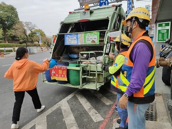 228和平紀念日4天連假,臺南市垃圾收運時間維持正常。圖/環保局提供