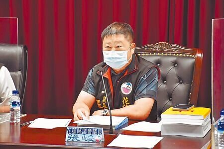 
花蓮縣議會議長張峻涉竊占國有山坡地栽種檳榔遭約談，他23日出面喊冤，強調是合法承租。（本報資料照片）
