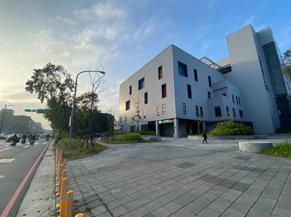 八德運動中心周邊,屬於大湳商圈範圍內,鄰近廣豐商圈、擴大重劃區,地點精華。圖/信義房屋提供