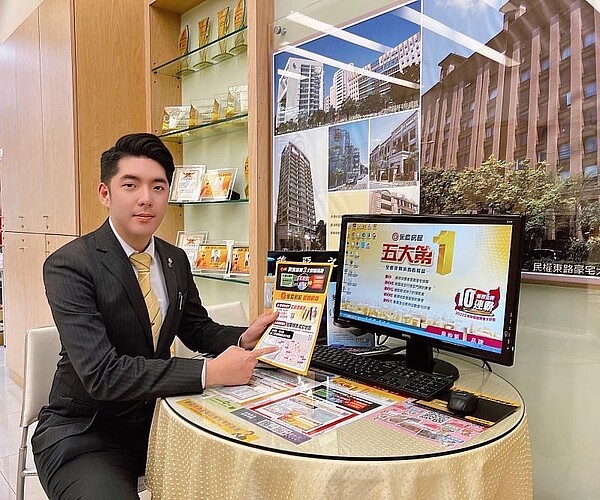 永慶房屋經紀人陳懷德透過完整提供行情資訊,幫助民眾發現黑心房仲以過時行情資訊低估房價。永慶房屋提供