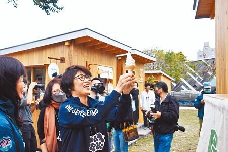 
台東打卡新亮點「閃閃PARK」25日開幕，霜淇淋等質感品牌進駐無印小屋。（莊哲權攝）
