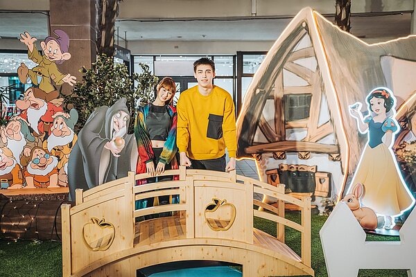 「林口三井Outlet」推出「相遇公主」主題造景,搭配現場精選的迪士尼公主系列歌曲,實現最美童話幻想,一秒重返經典。圖/新北市政府提供