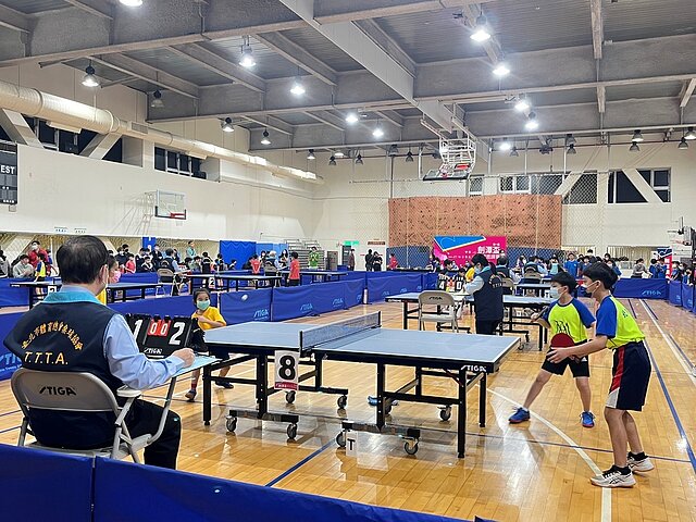 第一屆「劍潭盃桌球邀請賽」在士林運動中心開打,近170位選手爭奪冠軍。