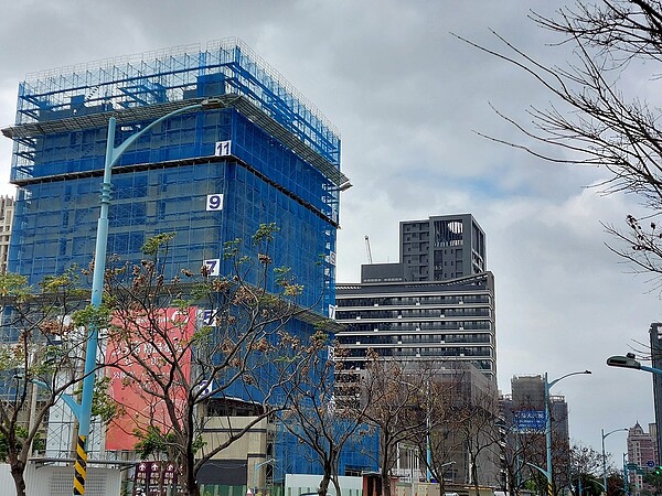 桃園這「房市熱區」人口增最猛!房價最新變化出爐 永慶不動產中路京懋一號加盟店蔡君宏店長表示,中路特區一直以來多以自住剛需民眾為主,幾乎沒有投機客干擾市場與行情,更為健康及穩健。圖/好房網News記者林和謙/攝