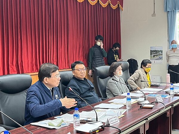 立院交委會今上午到宜蘭考察,包括交通部長王國材(左起)、立委陳歐珀、宜蘭縣長林姿妙、立委陳椒華等人均出席。圖/交通部提供