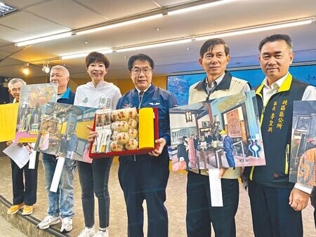 
台南市政府觀光旅遊局3月推出「史上最強」考運散步導覽。（曹婷婷攝）
